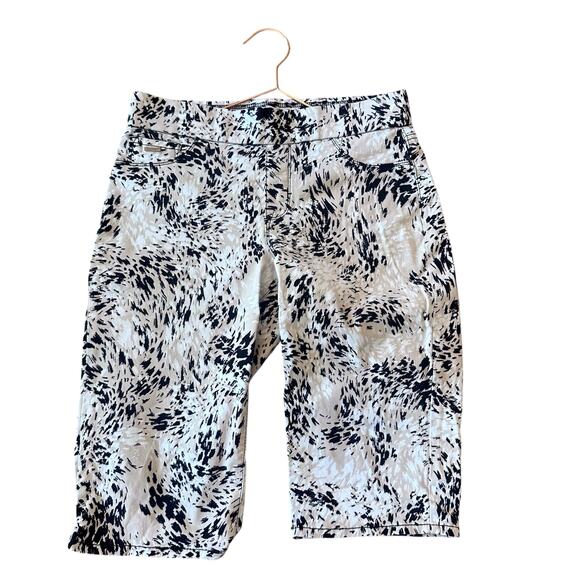 Nine West jeans multi color pull on longer shorts size 6 - Picture 1 of 7